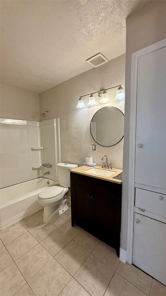 Building Photo - 13346 Louisville St