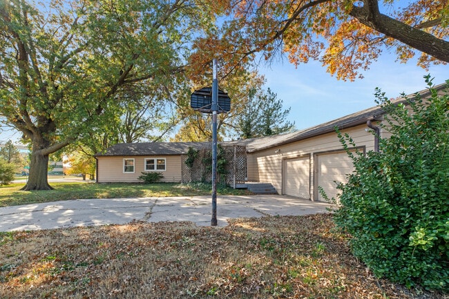 Building Photo - 22 E Hawthorne St