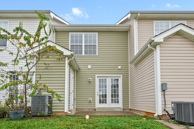 Building Photo - Updated Townhome near Tennova Hospital