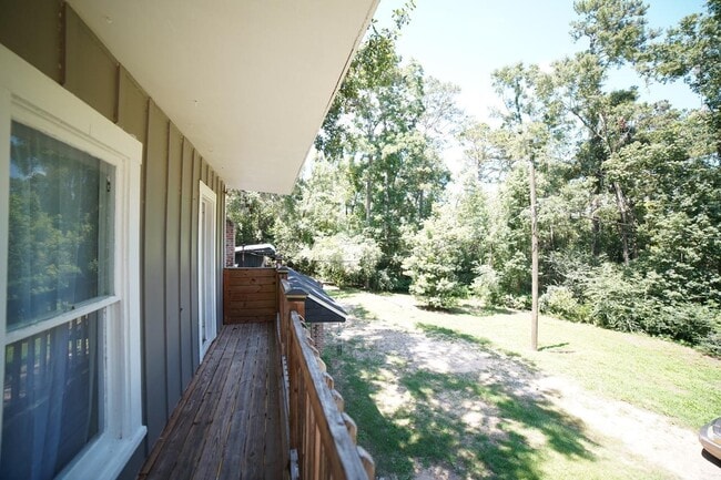 Building Photo - 1118 Louise Dr