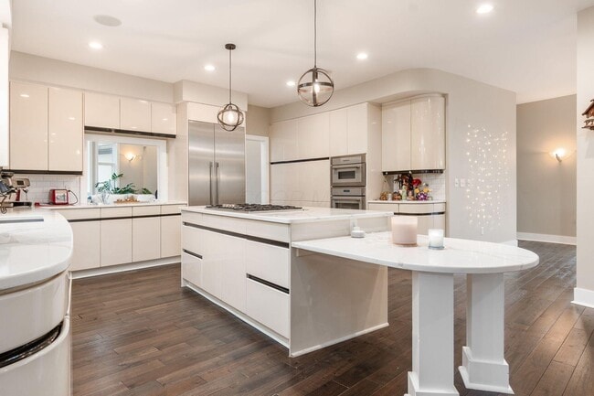 Building Photo - 4602 Sandwich Ct