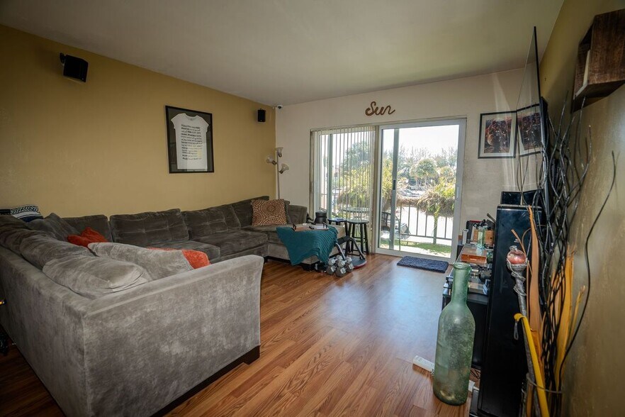 Building Photo - 13917 SW 90th Ave