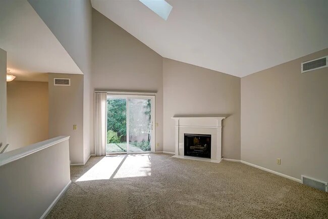 Building Photo - 11 Gray Birch Trl