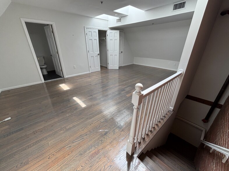 Building Photo - 1402 Beacon St