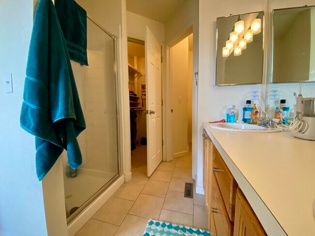 Building Photo - 111 Rowena Pl