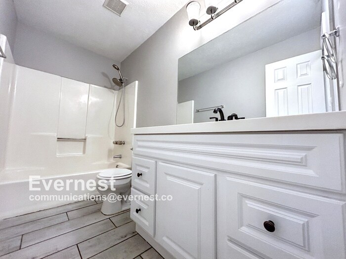 Building Photo - 8937 Tweeddale Dr