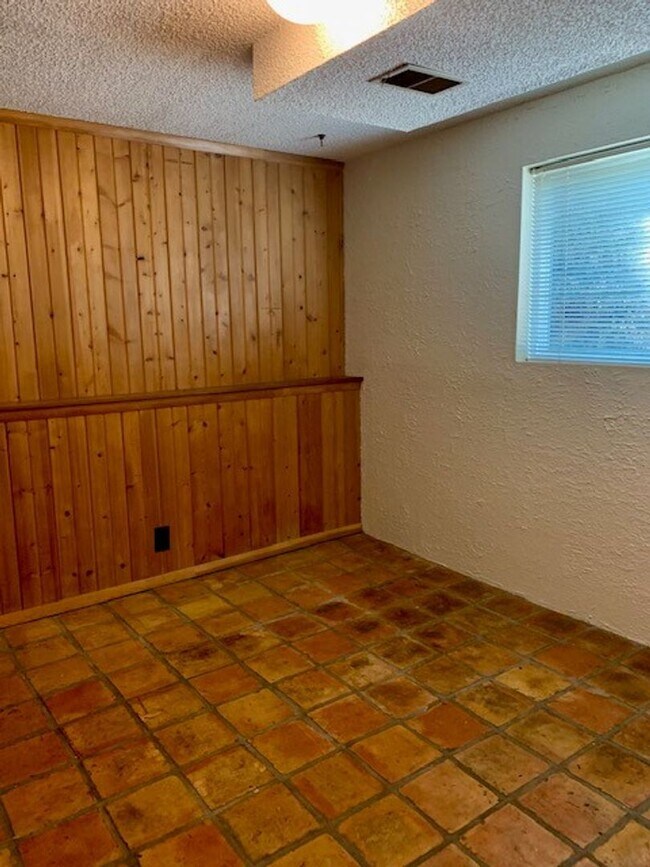 Building Photo - STUDENTS WELCOME! 3-Bed / 2-Bath Home 2 Miles from CSU