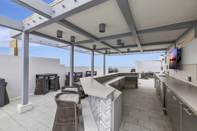 Building Photo - 155 E Boca Raton Rd