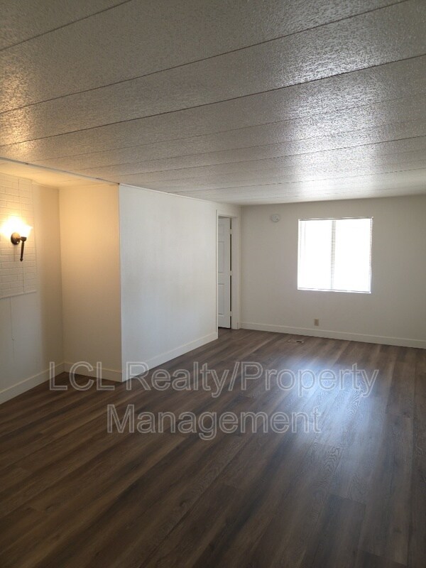 Building Photo - 27642 Van Buren Ave