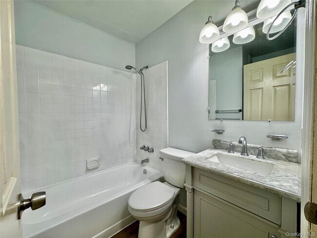 Building Photo - 5 Lexington Hills Rd