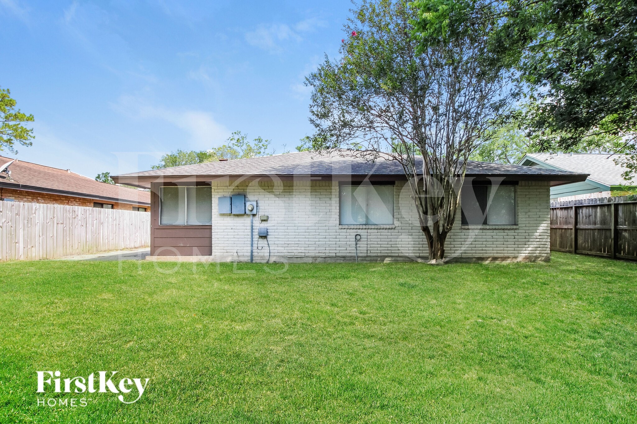 Building Photo - 4427 Ravine Dr