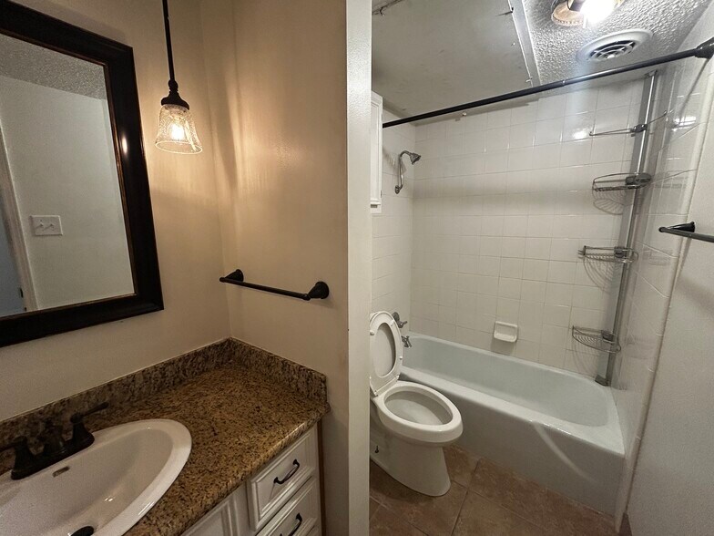 Building Photo - 4434 Harlanwood Dr