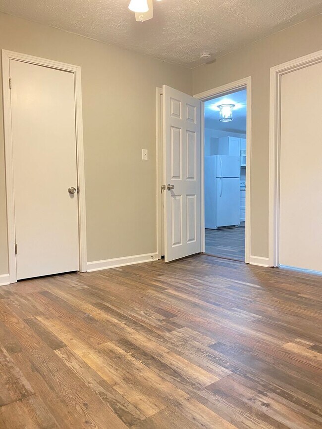 Building Photo - Quiet Country Living on 1 Acre in Murfreesboro! - 3br 2ba