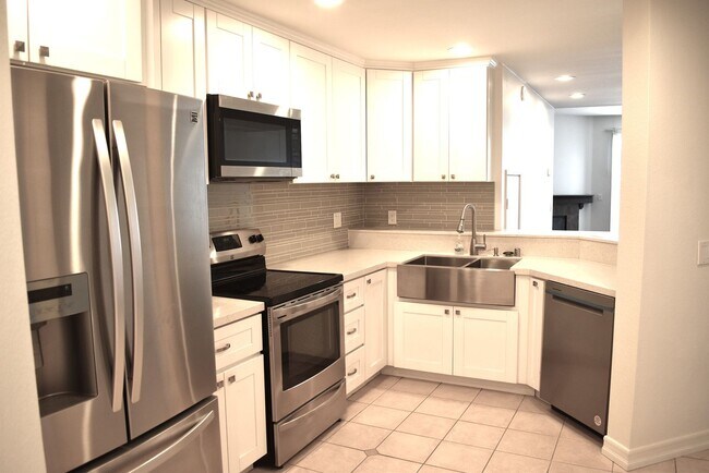 Building Photo - 3 Bedroom 2.5 Bath Townhome in the Knolls- El Cajon