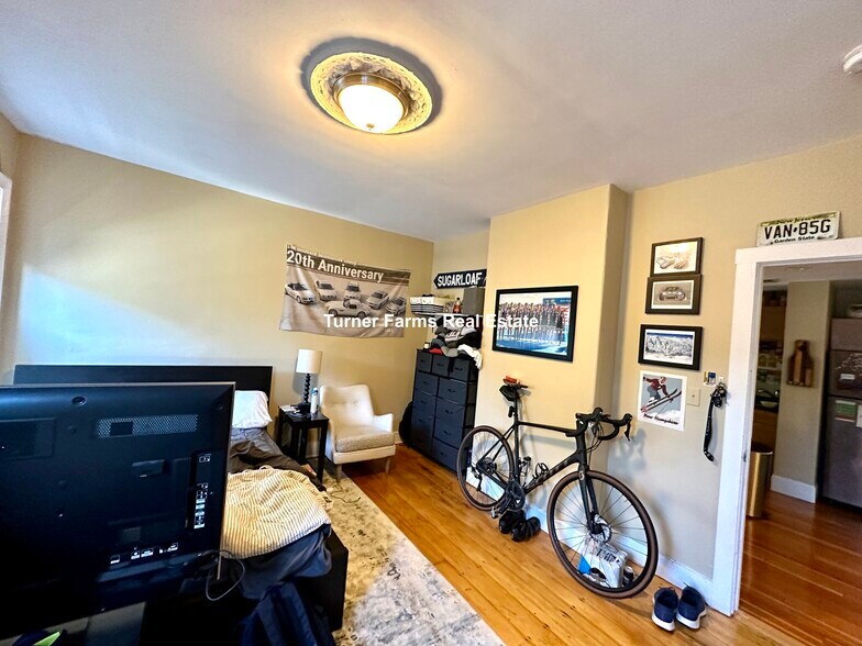 Building Photo - 44 Hillside St