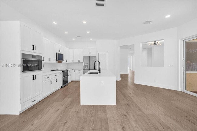 Building Photo - 19381 Stonebrook St