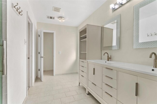 Building Photo - 2051 Cambria Dr