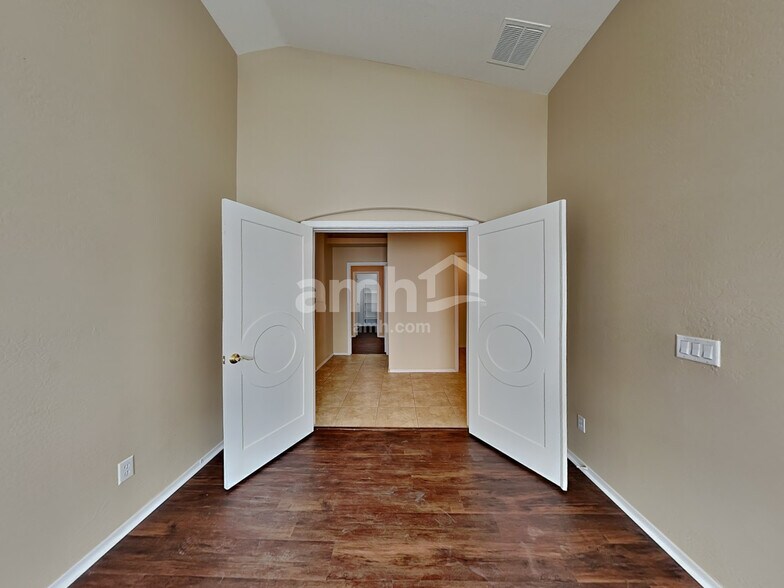 Building Photo - 16261 W Hope Dr