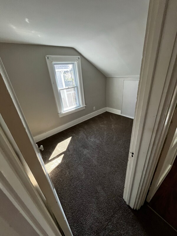 Building Photo - 590 Thayer St