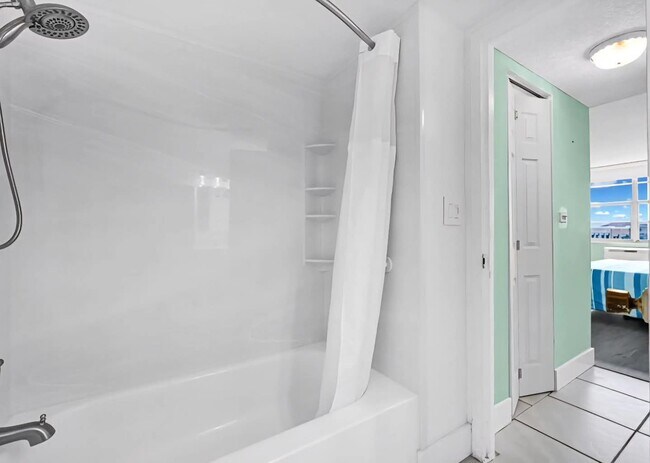 Building Photo - 2100 Sans Souci Blvd