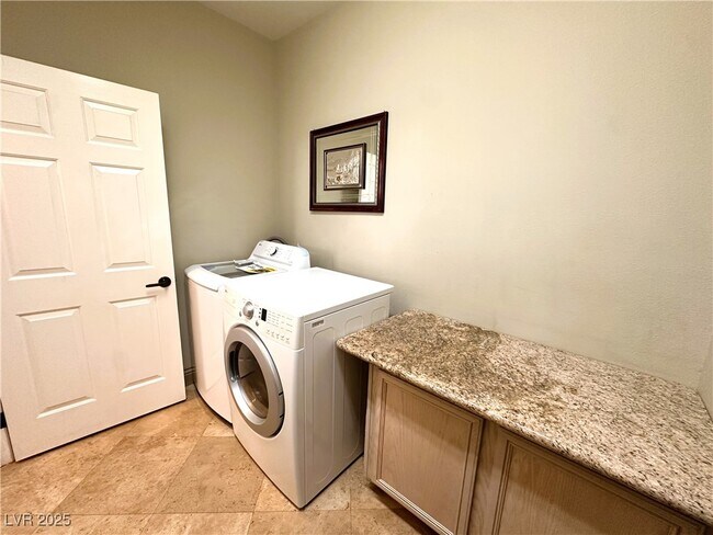 Building Photo - 271 Tayman Park Ave