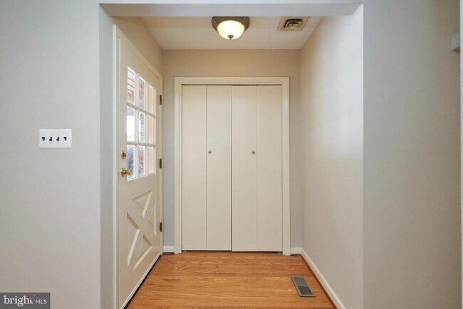 Building Photo - 500 Springvale Rd