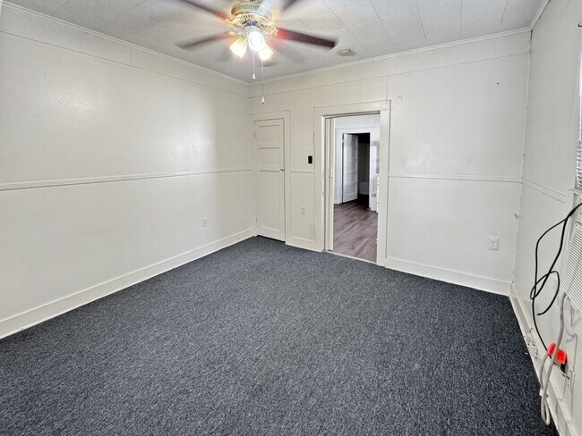 Building Photo - 661 Victory Dr