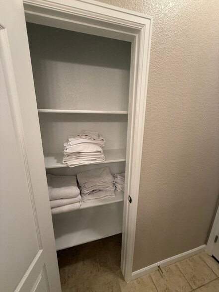 Primary linen closet - 6253 Kilmer Loop