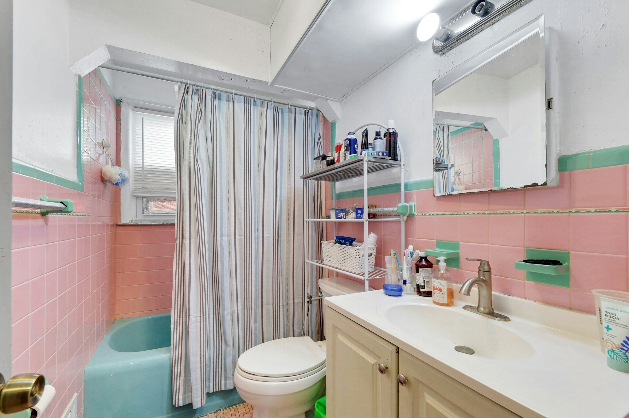 BATHROOM2 - 188 Luddington Ave