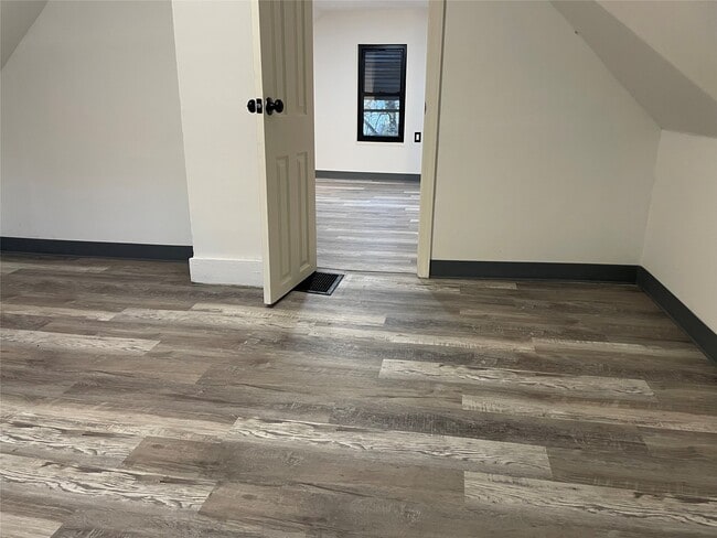 Building Photo - 50 Schubert St