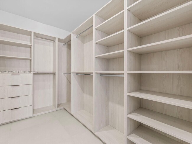 Building Photo - 1221 Biarritz Dr