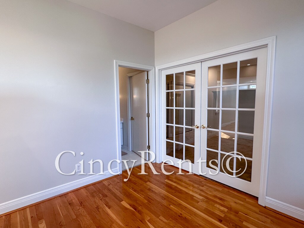 Building Photo - 334 Kilgour St