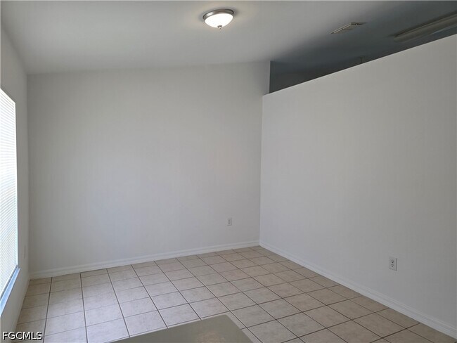 Building Photo - 1014 NW 31st Pl