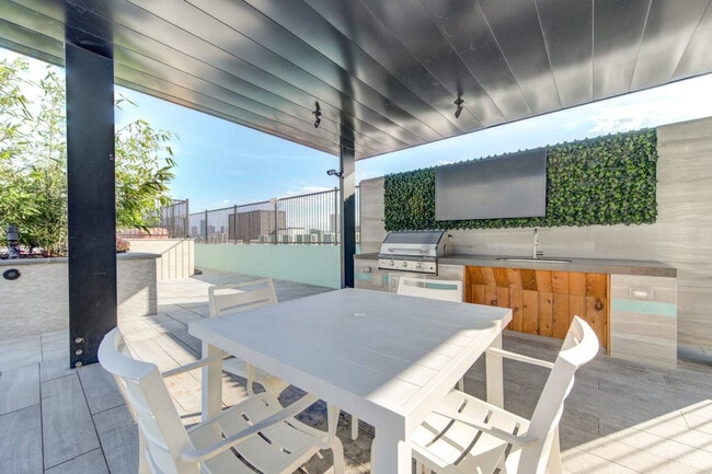 Building Photo - 1111 Shepherd Dr