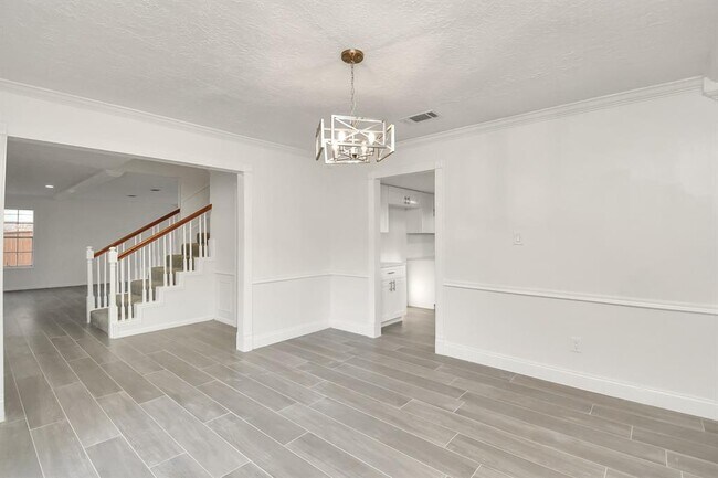 Building Photo - 3919 Fernglade Dr