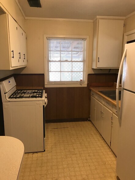 Building Photo - 106 Rosewood Dr