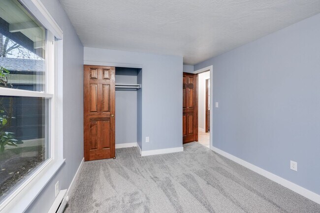 Building Photo - NEW REMODEL ~ Beautiful 3 Bed, 1 Bath Rental Home in Milwaukie!