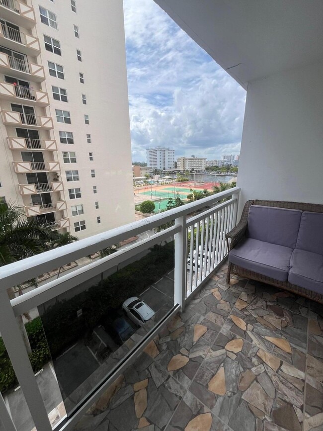 Building Photo - 1849 S Ocean Dr