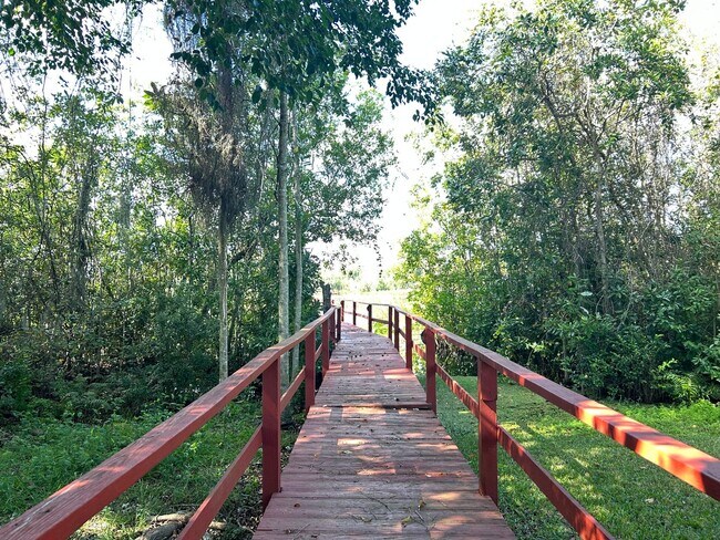 Building Photo - Amazing Dream Home with Water View and Pri...