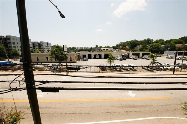 Building Photo - 764 Memorial Dr SE