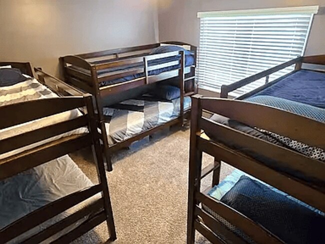 Building Photo - Spacious 4-Bed Westside Home