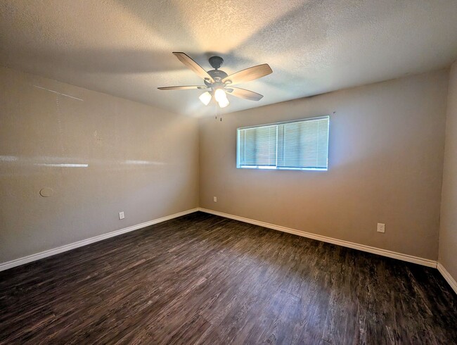 Building Photo - 2400 Brookridge Dr
