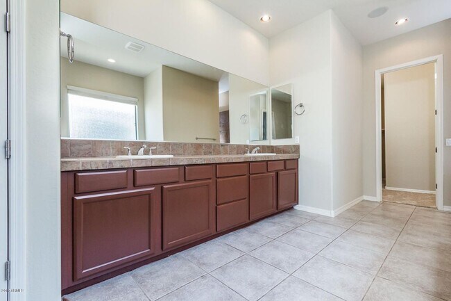 Building Photo - Beautiful Palm Valley Golf Course Home with Casita