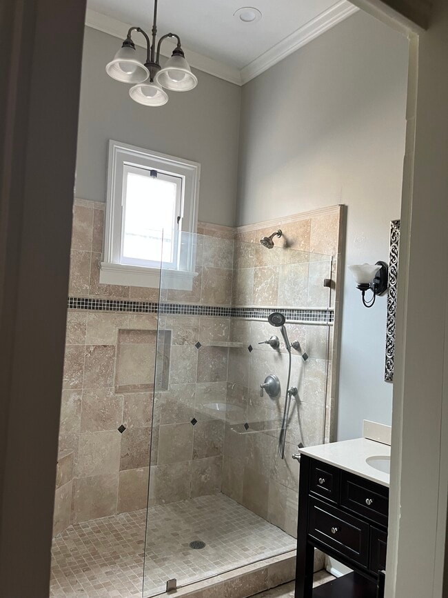 Building Photo - 218 N Alexander St