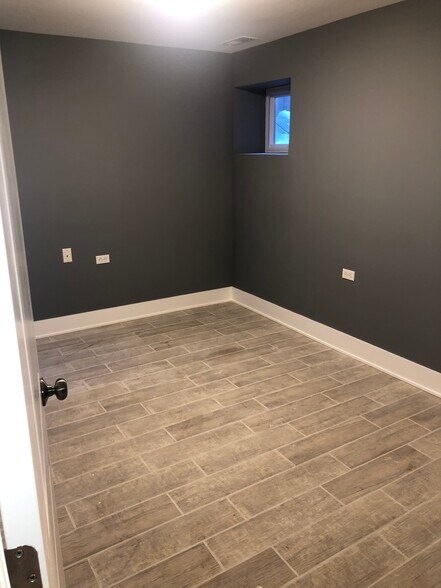 BEDROOM 1 UNFURNISHED - 4836 S Michigan Ave