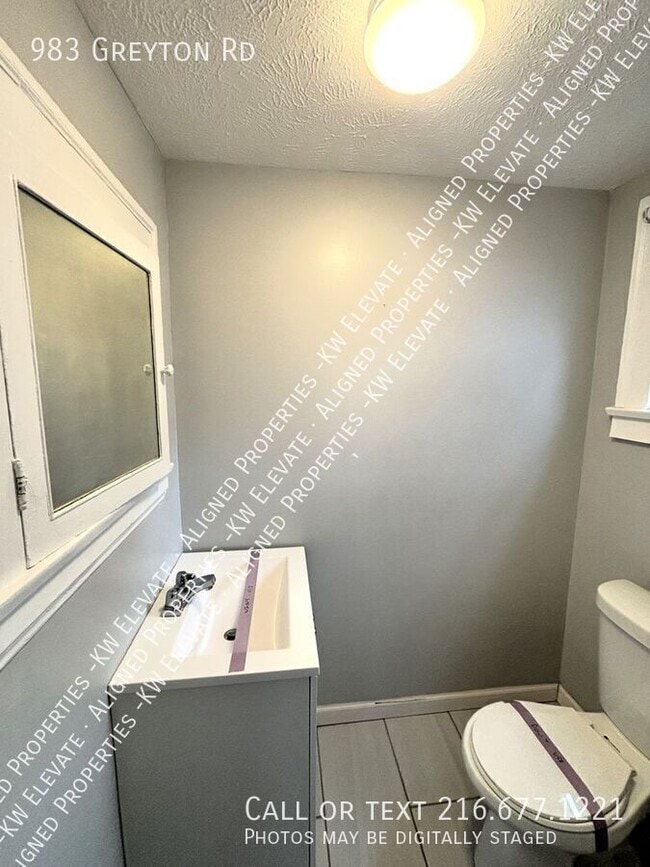 Building Photo - 983 Greyton Rd