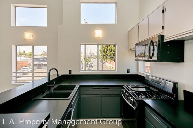 Building Photo - 2730 W Temple St