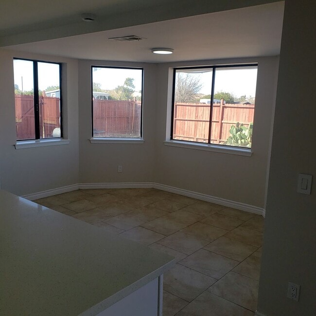 Building Photo - 13980 Mission St