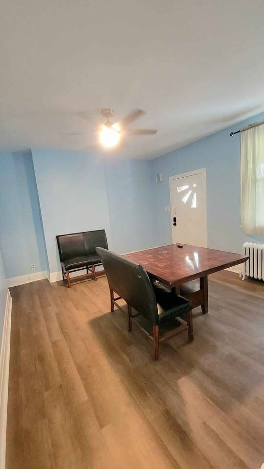 Front door/ living rm - 1003 Middle Rd