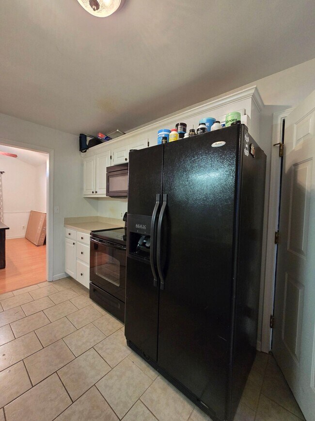 Building Photo - 5945 Lost Creek Dr